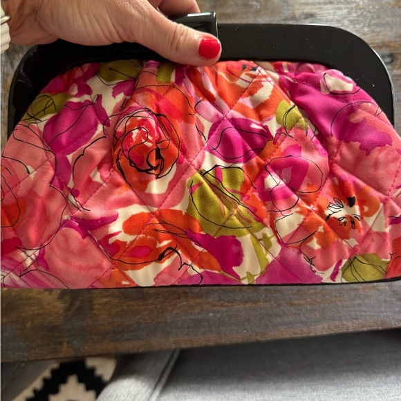 Vera Bradley Small Clutch Floral like new condition - Picture 2 of 6